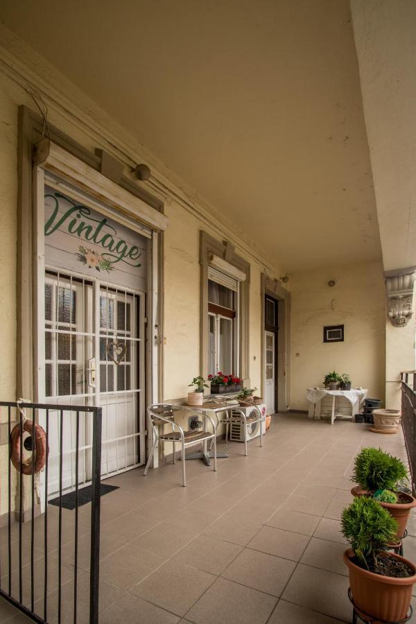 Belvarosi Vintage Apartman A Setaloutcan Miskolc Exterior photo