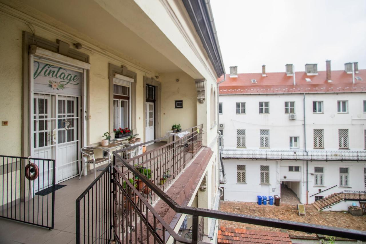 Belvarosi Vintage Apartman A Setaloutcan Miskolc Exterior photo