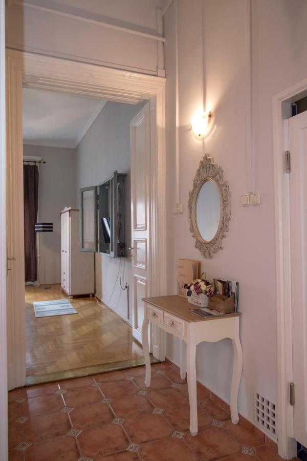 Belvarosi Vintage Apartman A Setaloutcan Miskolc Exterior photo